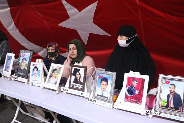 'Baban hasretinden ölecek' deyip acılı anne seslendi: O katilleri dinleme - Resim: 0