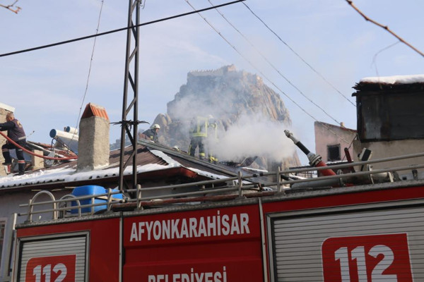 Afyonkarahisar'da ısınmak isterken az kalsın canından oluyordu - Resim: 0