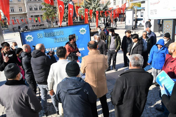 5 litrelik su 500 TL’den satışa çıktı! Aksaray'da görenler şaştı kaldı: Sebebi ise bakın ne - Resim: 1