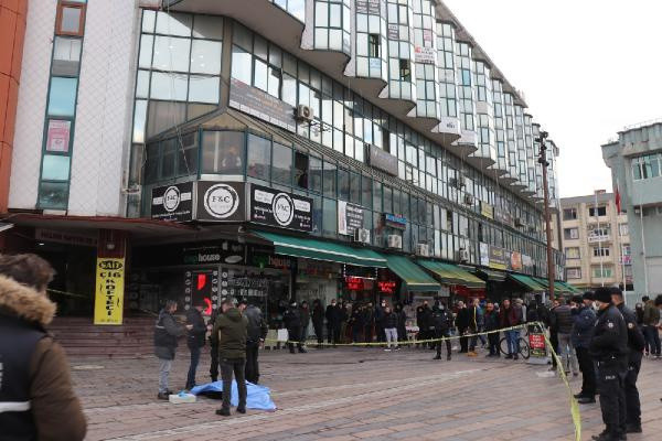 Sakarya'da feci olay! Stajyer avukat 4’üncü kattan düşerek öldü - Resim: 0