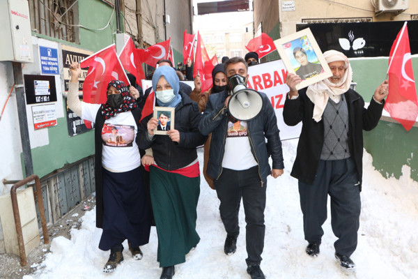 'PKK kaybedecek, anneler kazanacak' sloganından HDP rahatsız oldu! Kadınlar sinir krizi geçirdi - Resim: 0
