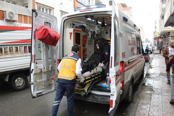 Batman'da kapıyı girip eve giren ekipler şok oldu! Boğazı kesilmiş ceset bulundu - Resim: 0