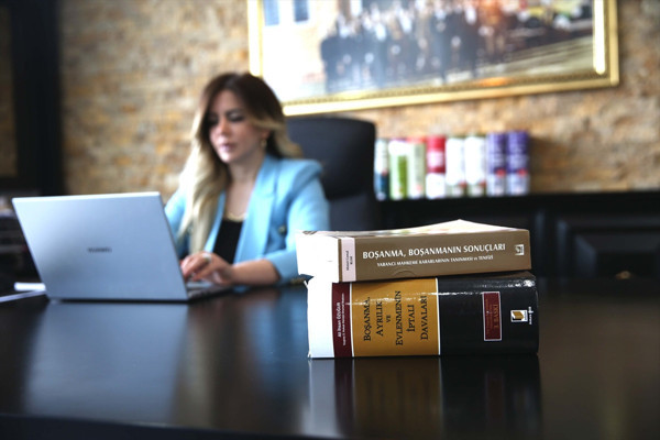 Diyarbakır'da ayrı yaşadığı 50 yıllık kocasına nafaka ödeyecek! Aylık bakın kaç TL ödeyecek? Keyifli bir yaşam sürüyor - Resim: 0