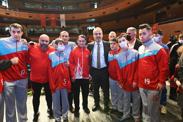 Bursa'da amatöre büyük destek! 2,5 milyon TL'lik yardım: Hedef 25 bin aktif sporcu - Resim: 0