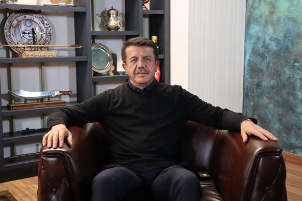 Asgari ücrete zam mesajı! Elektrik faturasına isyan eden Nihat Zeybekci 'CHP’ye oy verirdim' dedi tek şartını açıkladı - Resim: 1