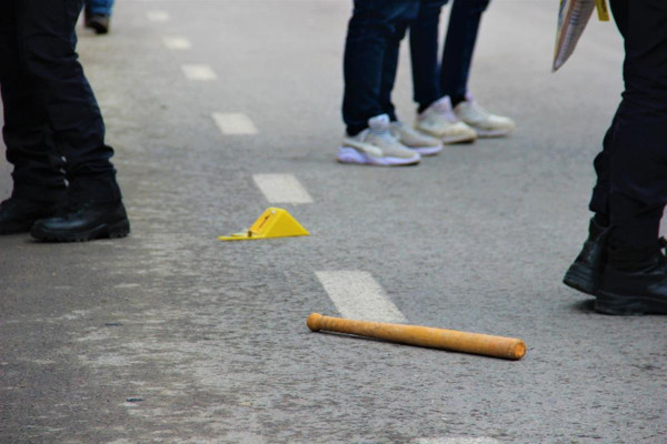 Kocaeli'de yol kavgası kanlı bitti! Beyzbol sopalı genci kanlar içinde bıraktı - Resim: 0