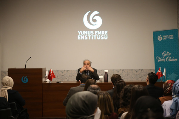 'Dünyaya başka türlü bakarsınız' diyen İlber Ortaylı'dan gençlere 3 tavsiye: İnsana ayrı bir şahsiyet verir - Resim: 0