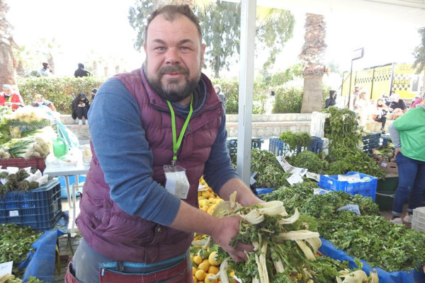 Profesör doktor otu deniyor! Fiyatını duyan şaştı kaldı: Etle yarışıyor - Resim: 0