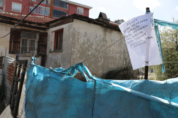 Bolu'da duvardaki yazıyı gören şaştı kaldı! Çok sinirlendim, yazıların faydası oldu - Resim: 0