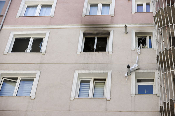 Üsküdar'da patlama oldu! Evin haline bakın yaralı var - Resim: 0