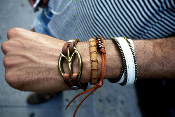 Bu taktikler karizmanıza karizma katacak! Aksesuar kullanma tüyolarıyla kızları kendinize aşık edin - Resim: 2