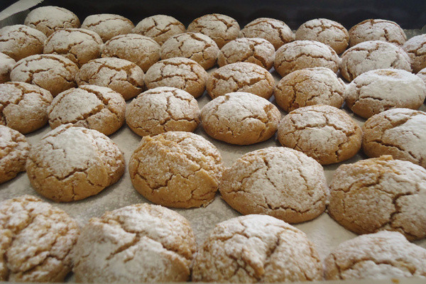 Helva gibi ağızda dağılıyor! İşte pastanelerin satış rekoru kıran tahinli kurabiyesi - Resim: 0