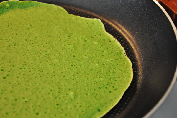 Kahvaltı sofralarınızın en iyisi olacak! Bu ıspanaklı peynirli krep tarifi size parmaklarınızı yedirecek - Resim: 1