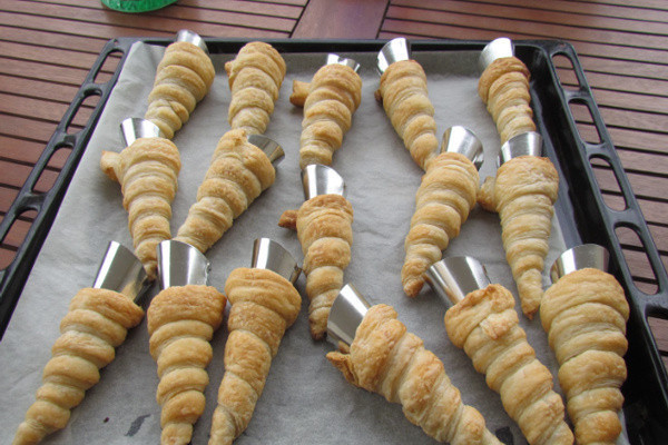 Pastane vitrinlerini süsleyen lezzet! Torpil pasta tarifi bir ısırıkta kremasıyla cezbediyor - Resim: 1