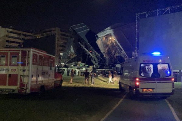 Tarkan'ın sahnesi birden yıkıldı! Dev sahne yerle bir oldu: 1 kişi yaralı - Resim: 1