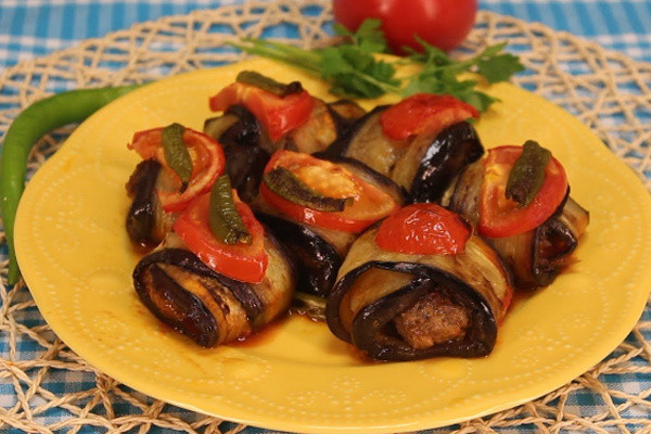 Lokantayı evinize getirecek tarif! Köfteli patlıcan sarmayla aşçı sizsiniz - Resim: 0