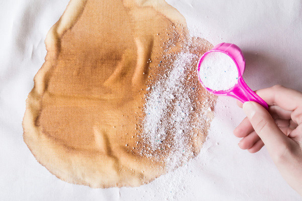 Bu yöntemler alın yazısını bile siliyor! Kıyafetlerdeki çıkmayan lekeleri bu şekilde çıkarın - Resim: 0