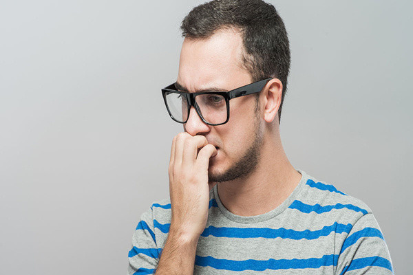 Erkeklerin çoğu bunu yapıyor! Ciddi ilişkiden korkmalarının asıl nedeni meğer buymuş - Resim: 0