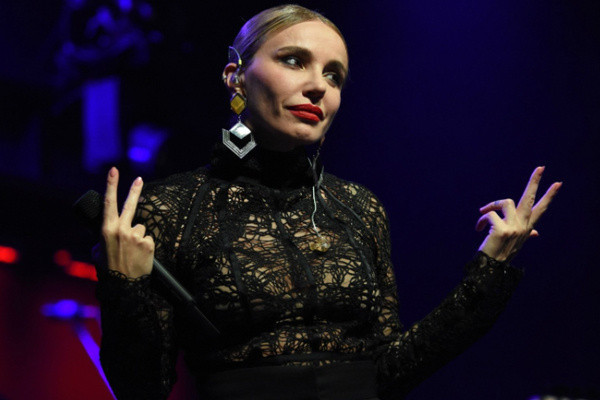 Gülşen, ev hapsi bittikten sonra konsere çıkması beklenirken herkesin ağzını açık bırakan o hamleyi yaptı! - Resim: 2