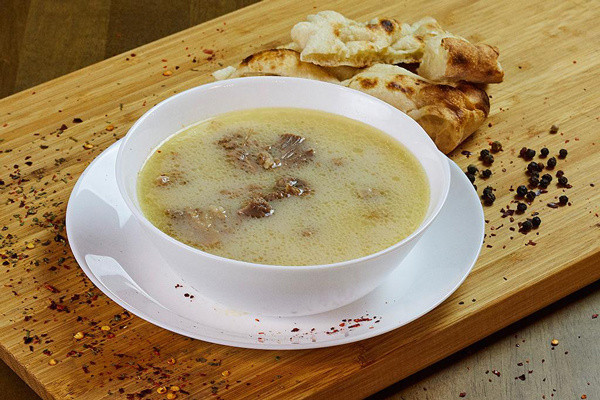 Her hastalığa şifa olacak bir çorba tarifi arıyorsanız iyi haber! Bu etli paça çorbasını içen turp gibi oluyor - Resim: 0