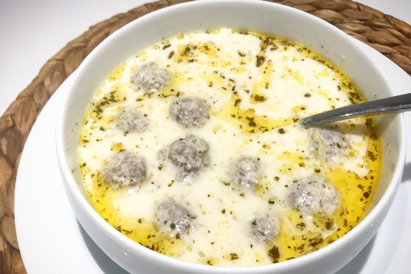 Akşama yemeklerin yanında bu çorbayı yapın, namınız her yerde duyulsun! Köfteli yoğurt çorbası tarifi - Resim: 0