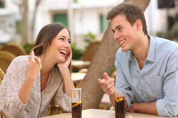 Biriyle flört ederken asla bunları yapmayın! Bu davranışlar soğutuyor - Resim: 0