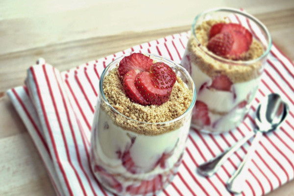 Akşama evde meyve şöleni var! Enfes çilekli magnolia tarifiyle çocuklarınıza bayram ettirin - Resim: 1