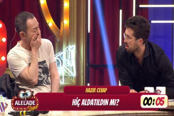 Şarkıcı Serdar Ortaç o yazılanları okuyunca aldatıldığını öğrendi, dünyası başına yıkıldı! - Resim: 0