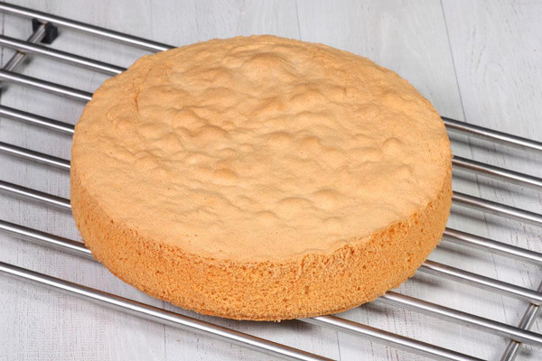 Bu tarif sayesinde dünyanın en yumuşak pandispanyasını siz yapacaksınız! Castella kek tarifi - Resim: 1