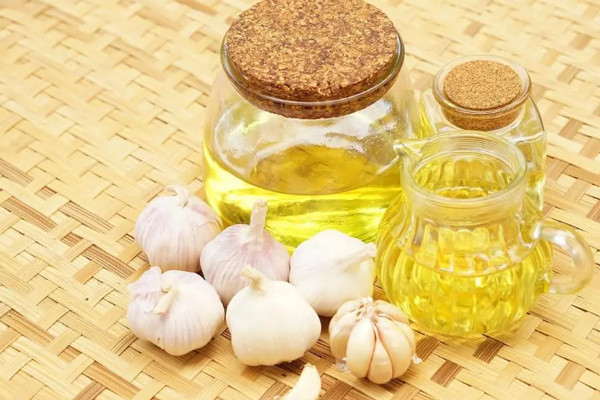 Saç köklerinizin hızlı bir şekilde güçlenmesini istiyorsanız bu yağları mutlaka deneyin! - Resim: 0