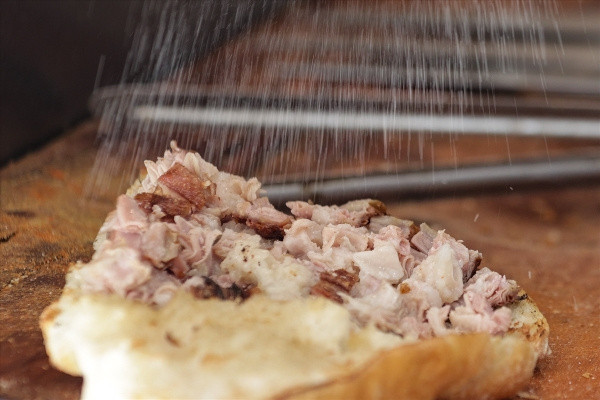 Hem sokakta, hem lüks mekanlarda! İşte İzmir ve İstanbul kokorecinin arasındaki fark - Resim: 1