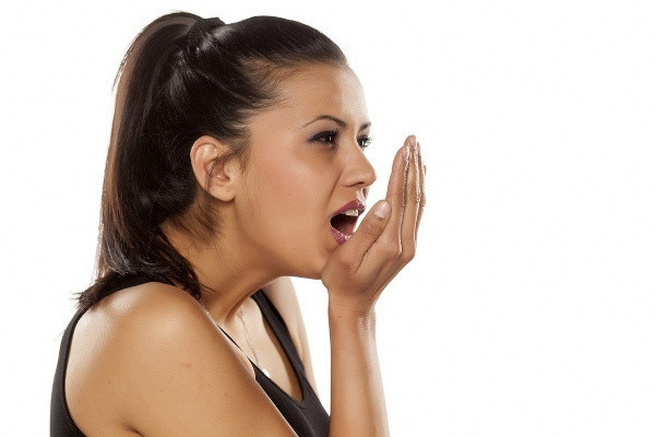 Sadece etrafınızı değil, sizi de olumsuz etkiliyor! İşte ağız kokusunun sebepleri - Resim: 0