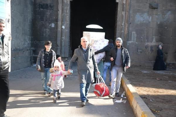 Sur'da son durum! Binlerce kişi göç ediyor... - Resim: 3