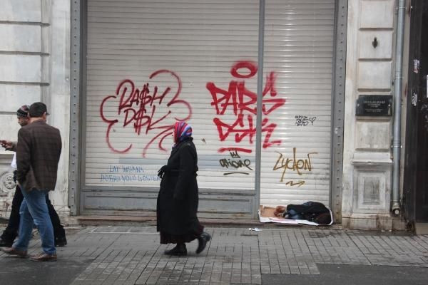 13 yaşında tek başına yaşam mücadelesi veriyor - Resim: 1