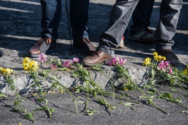 Patlamanın olduğu yerde gözyaşlarına boğuldular! - Resim: 1
