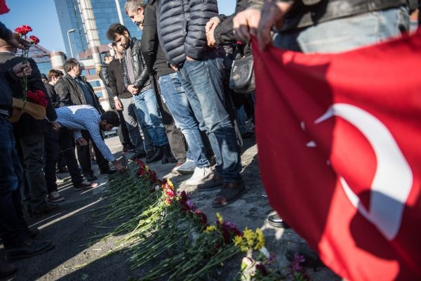 Patlamanın olduğu yerde gözyaşlarına boğuldular! - Resim: 2