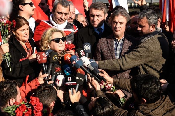 Patlamanın olduğu yerde gözyaşlarına boğuldular! - Resim: 3