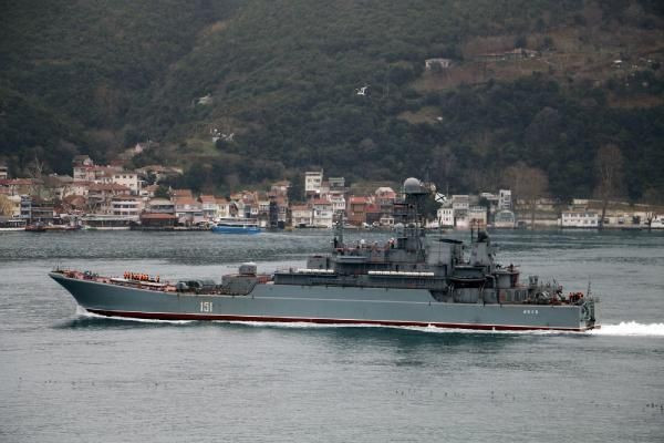 Rusya savaş gemisi boğazdan geçti bu kez askerleri.... - Resim: 1