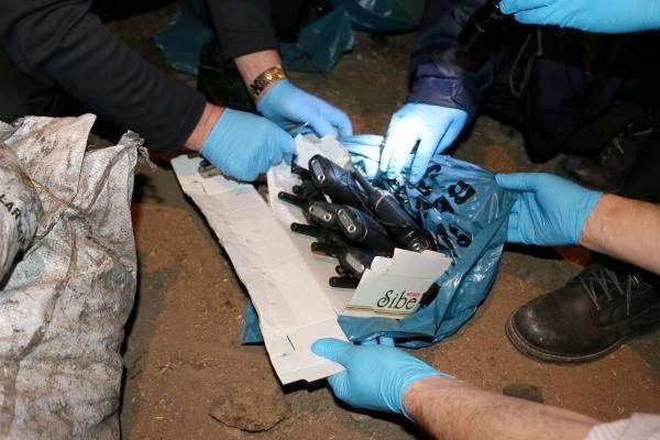 Silopi'de ele geçirildi PKK'lılar kalaşnikoflara...  - Resim: 3