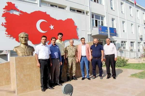 Batman'da albay başına silah dayayan kişiyi görünce yıkıldı - Resim: 1