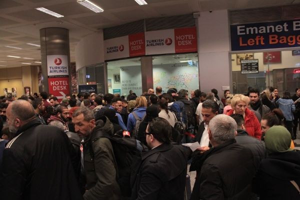 Atatürk Havalimanına kar engeli! İnsanlar perişan - Resim: 3