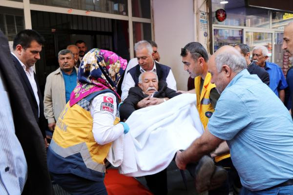 CHP'nin tanıtım toplantısında korku dolu anlar! - Resim: 1