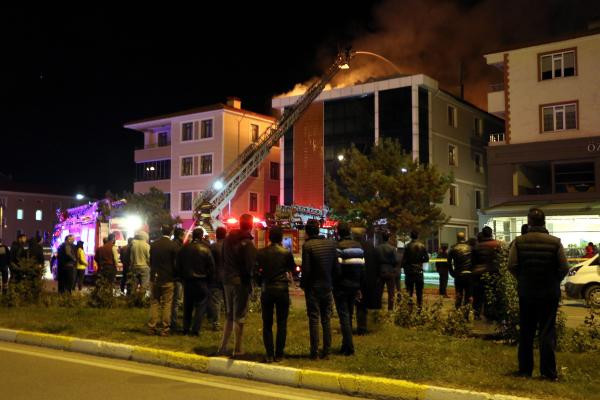 Bu da oldu! Yangını izleyen meraklılara çay servisi yapıldı! - Resim: 2