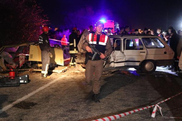 Denizli'de feci kaza: Çok sayıda ölü ve yaralı var! - Resim: 1