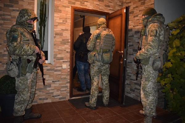 Ukraynalı genç kızları ağına düşüren çeteye operasyon - Resim: 3