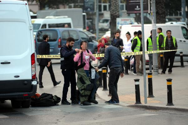 Hareketli anlar: Kadın bomba uzmanından müdahale! - Resim: 3