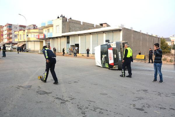 TIR ile öğrenci servisi çarpıştı: Çok sayıda yaralı var! - Resim: 1