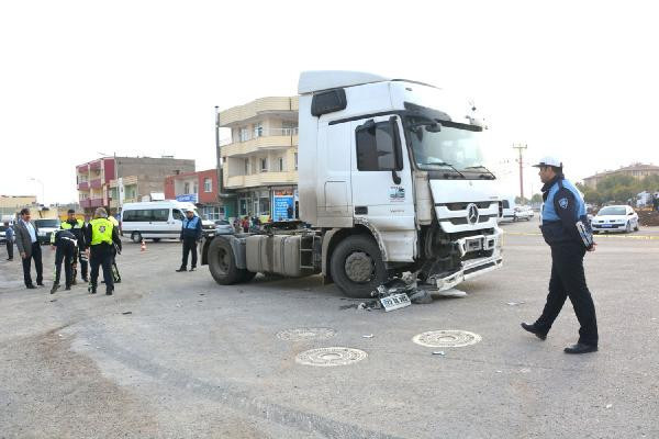 TIR ile öğrenci servisi çarpıştı: Çok sayıda yaralı var! - Resim: 2