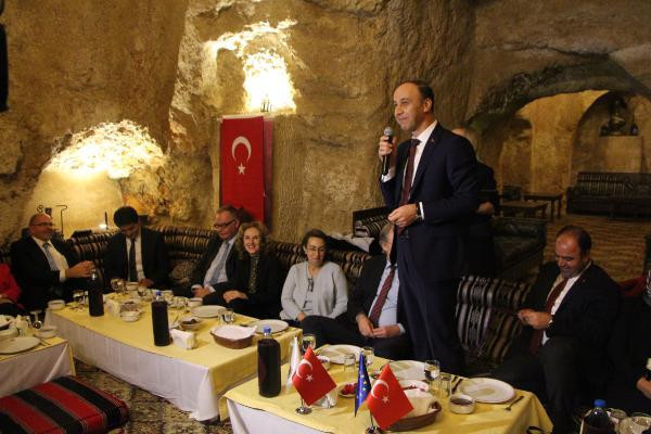 AB büyükelçilerine sıra gecesi: Böyle eğlendiler! - Resim: 1