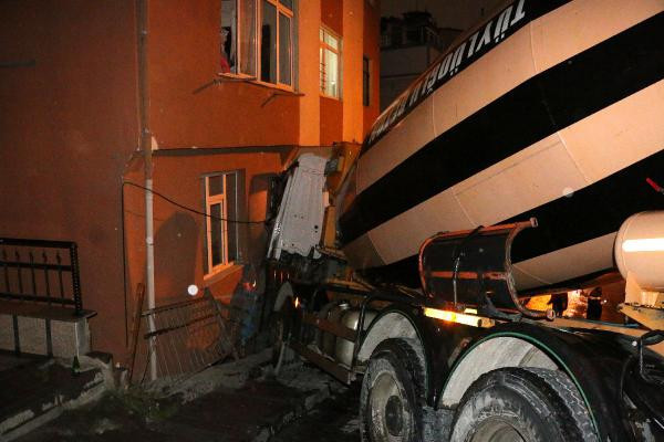 Beton mikseri yatak odasına girdi! - Resim: 4